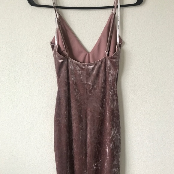 ✨✨Dark Pink Velour Tight Dress w/ Slit ✨✨ - Picture 4 of 4